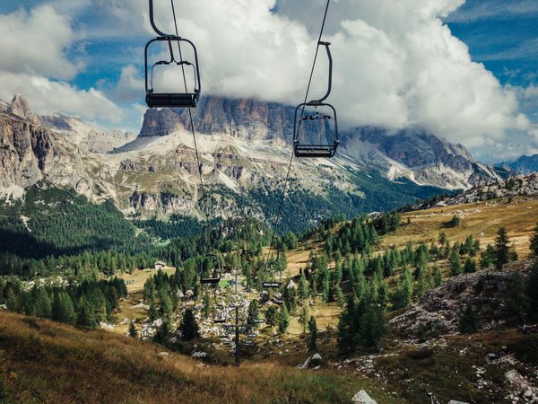 Quels sont les meilleurs itinéraires pour une randonnée dans les montagnes de la Sierra Madre, Philippines : conseils et équipements ?